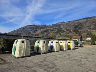 PAV déplacé parking du cimetière